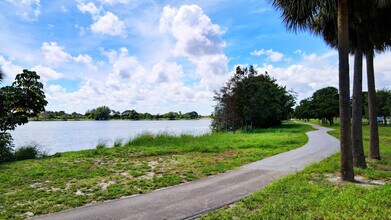 3320 Lake Osborne Dr in Lake Worth Beach, FL - Building Photo - Building Photo