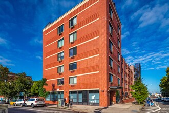 100 Congress St in Brooklyn, NY - Foto de edificio - Building Photo