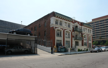 Coronado Apartments in Los Angeles, CA - Building Photo - Building Photo