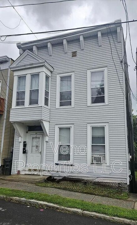 99 Johnston Ave in Cohoes, NY - Building Photo