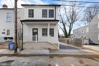 32 West St in Bordentown, NJ - Building Photo - Building Photo