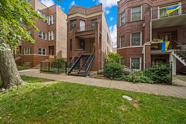 2325 W Rice St, Unit # 02F in Chicago, IL - Building Photo - Building Photo