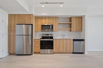 555 NE 8th St, Unit 1404 in Fort Lauderdale, FL - Building Photo - Building Photo