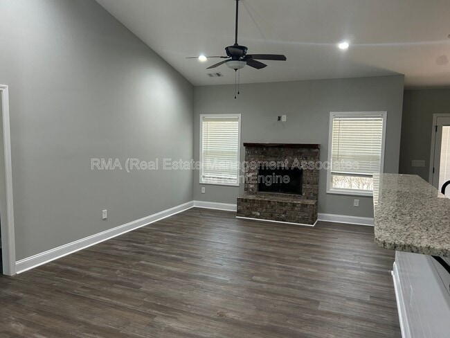 202 Autumn Ridge Dr in Griffin, GA - Building Photo - Building Photo