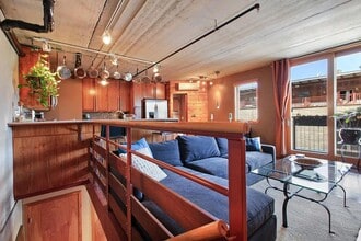 2340 Curtis St, Unit Unit 4 in Denver, CO - Foto de edificio - Building Photo