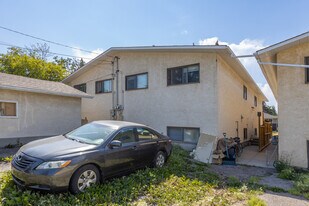 2818 40 St SW in Calgary, AB - Building Photo