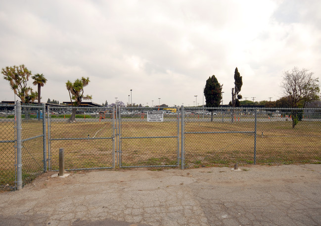 5832 Arbor Vitae St in Los Angeles, CA - Building Photo - Building Photo