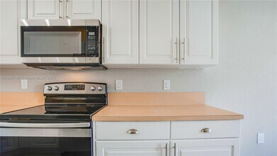 8743 SW 213th Ln in Cutler Bay, FL - Building Photo - Building Photo