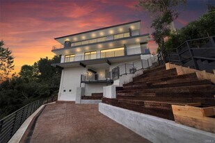 5710 Hill Oak Dr in Los Angeles, CA - Building Photo