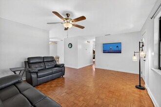 6012 Hickory Dr in Fort Pierce, FL - Building Photo - Building Photo