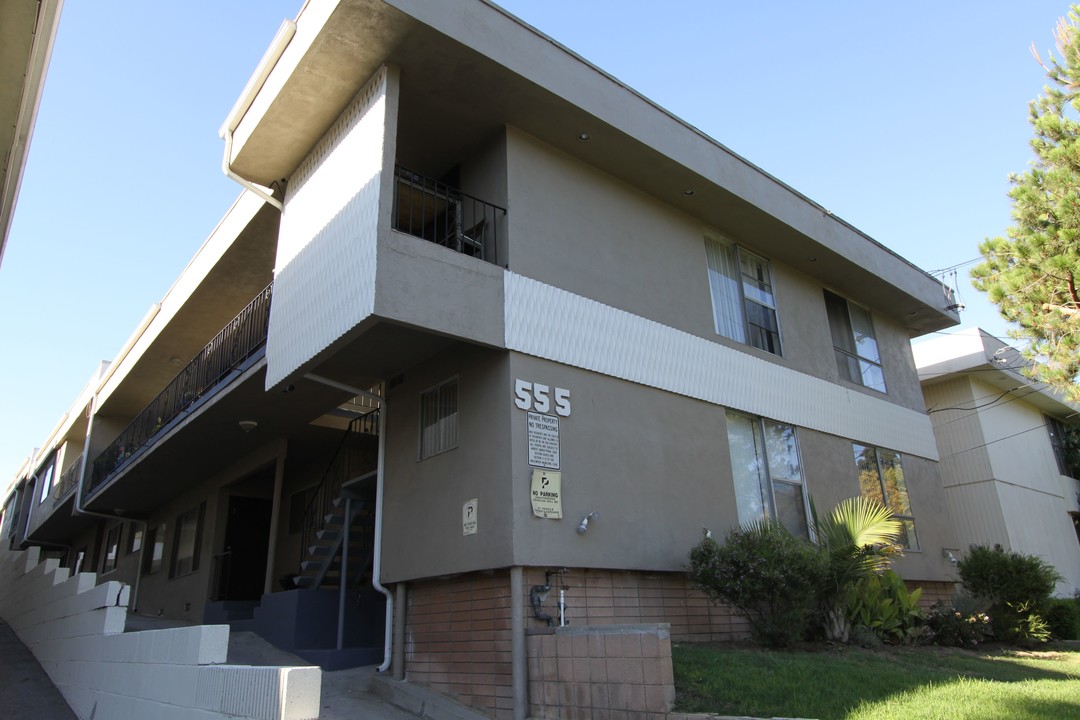 555 Hazel Apartments in Inglewood, CA - Building Photo