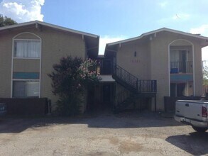 2707 Windswept Cove-Unit -202 in Austin, TX - Building Photo - Building Photo