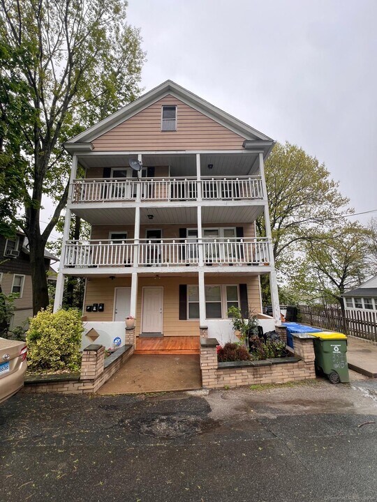 339 Wilson St in Waterbury, CT - Building Photo