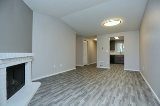 Millwood Estates in Lynnwood, WA - Foto de edificio - Interior Photo