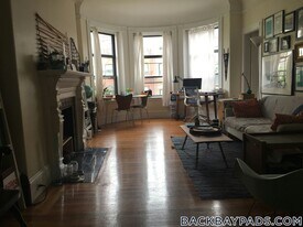 499 Beacon St in Boston, MA - Building Photo