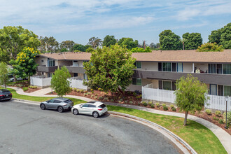 Park Del Amo Apartments in Lakewood, CA - Building Photo - Building Photo