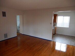 5326 Lincoln Ave, Unit HP 2 in Los Angeles, CA - Foto de edificio - Building Photo