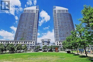 36 Lee Centre Dr in Toronto, ON - Building Photo