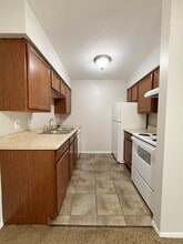 Forrest Edge Apartments in Peoria, IL - Foto de edificio - Building Photo