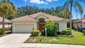 2292 Harrier Way in Nokomis, FL - Building Photo