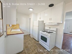 2426 N Buena Vista St in Burbank, CA - Building Photo - Building Photo