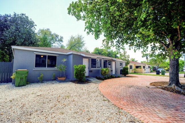 1558 NE 135th St, Unit #2 in North Miami, FL - Building Photo - Building Photo