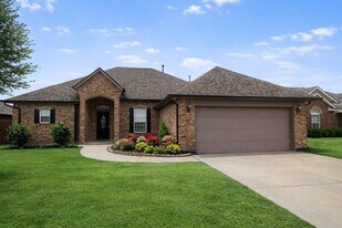 832 Carol Ann Pl in Moore, OK - Building Photo