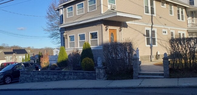 27-29-29 Vermont St in Methuen, MA - Foto de edificio - Building Photo