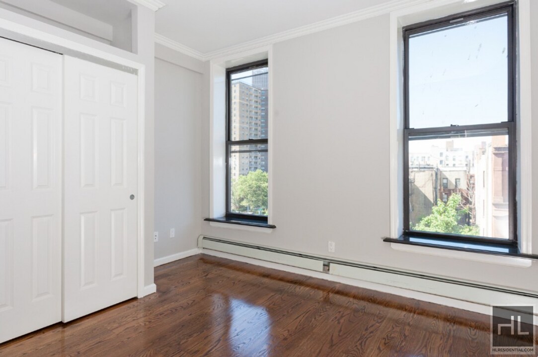 E 5TH ST. in New York, NY - Building Photo