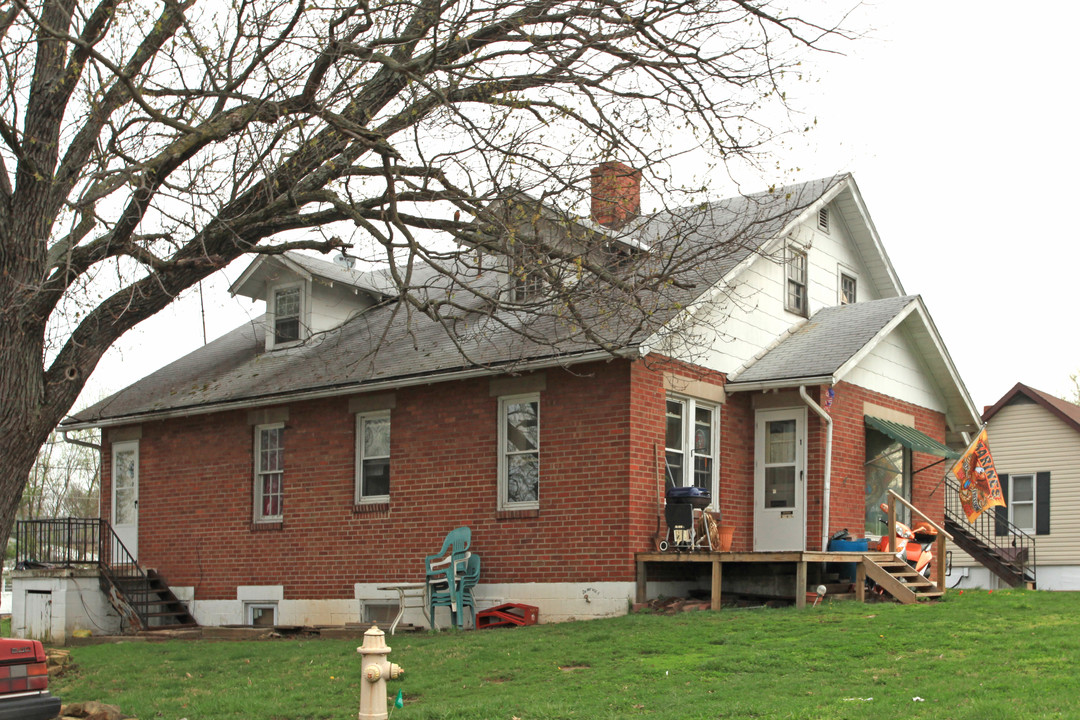 400 E Jackson St in Salem, IN - Building Photo