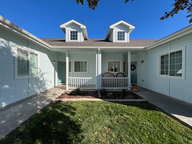 98 E Sedgewick Dr in Meridian, ID - Foto de edificio - Building Photo