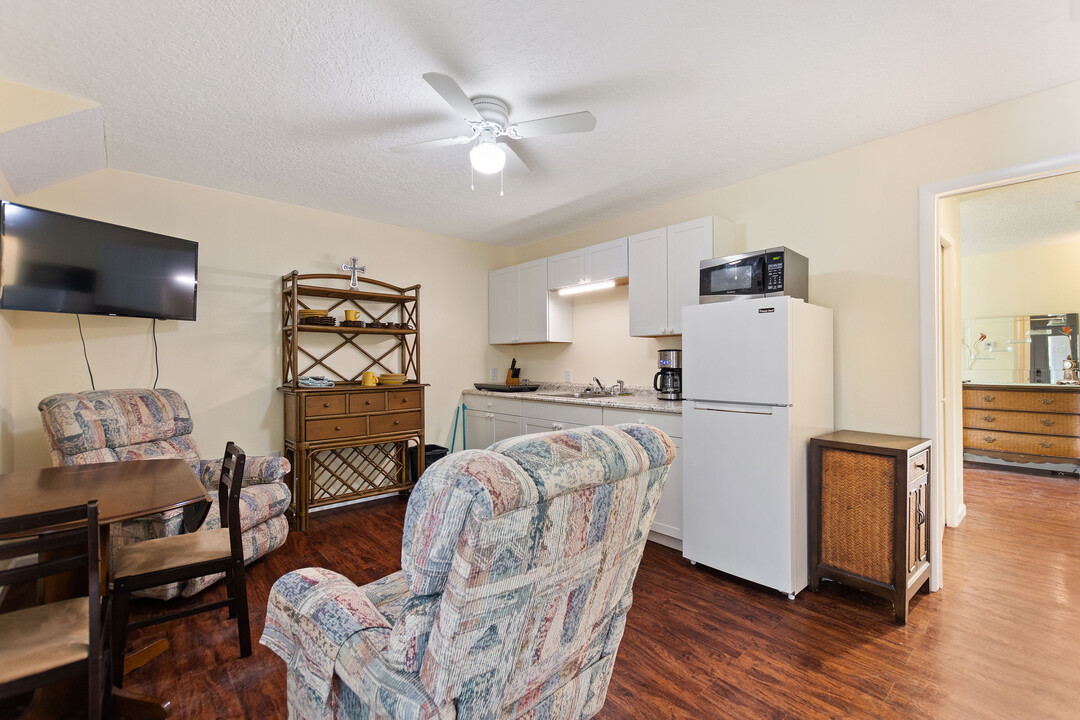 12451-2 Insim Ln in Leesburg, FL - Foto de edificio