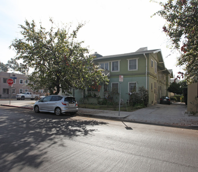 4600 Kingswell Ave in Los Angeles, CA - Building Photo - Building Photo