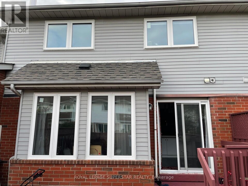 2657 Lindholm Crescent in Mississauga, ON - Building Photo