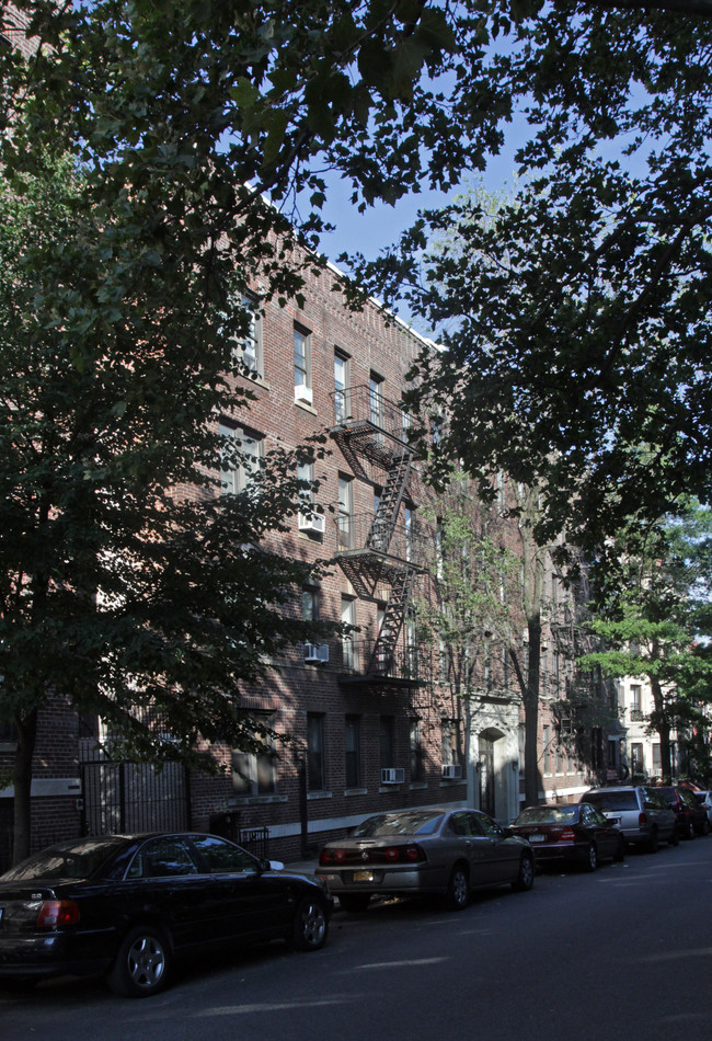 Garfield Court in Brooklyn, NY - Building Photo - Building Photo