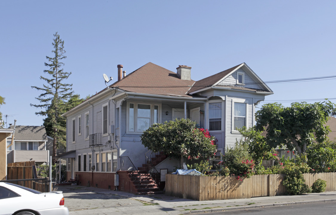 711 Stambaugh St in Redwood City, CA - Building Photo