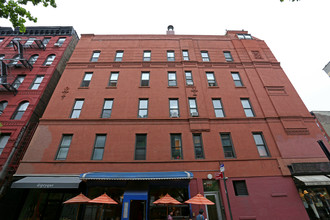 242 Mott St in New York, NY - Foto de edificio - Building Photo