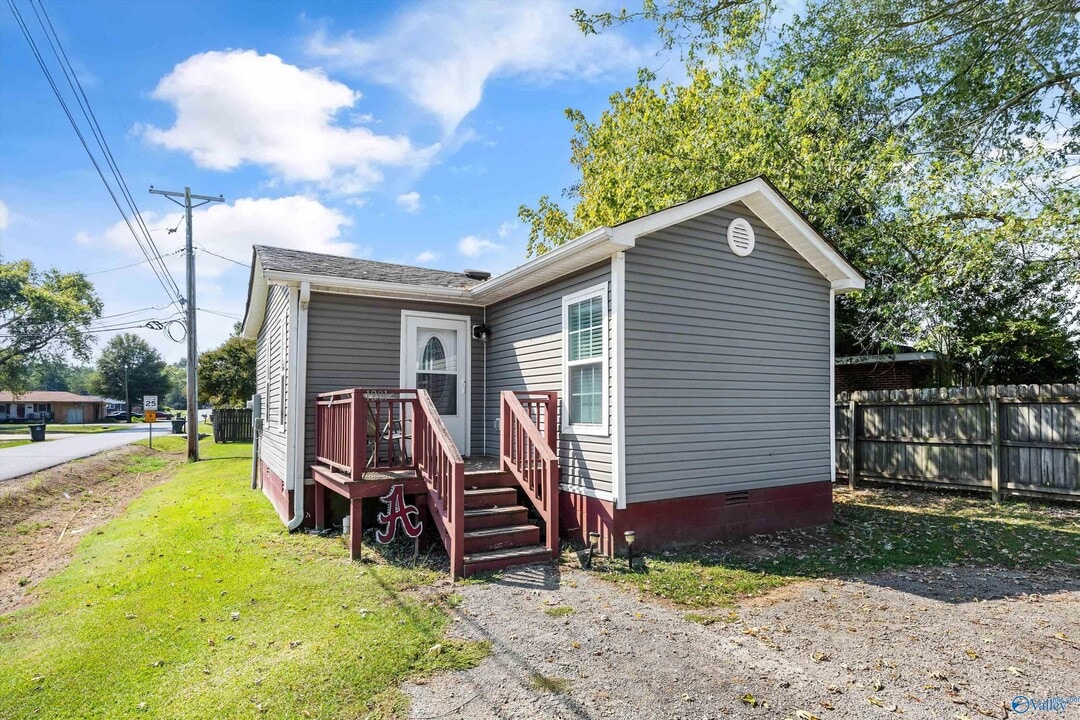 1201 W Washington St in Athens, AL - Building Photo