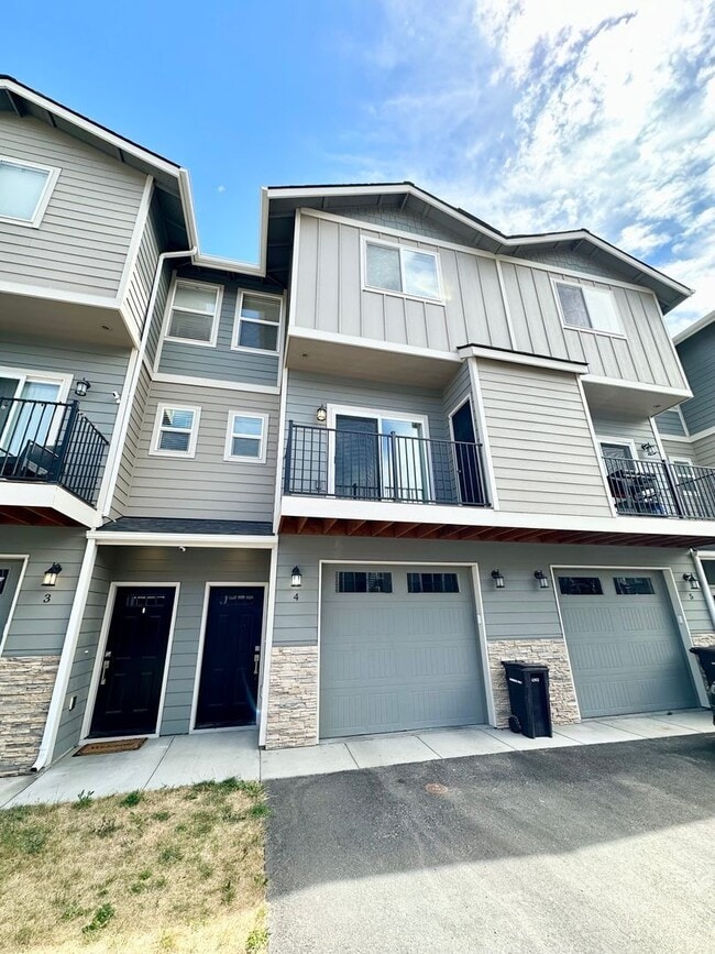 property at 2600 Racquet Ln