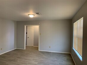 11602 Roos Rd in Houston, TX - Building Photo - Building Photo