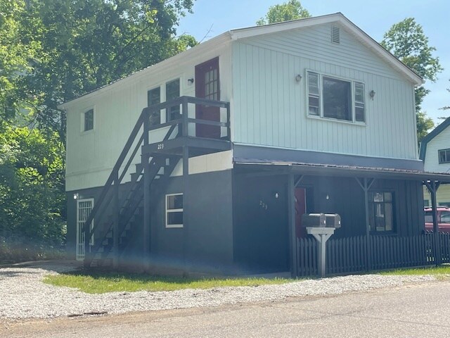 223 Edgington Ln in Wheeling, WV - Building Photo - Building Photo