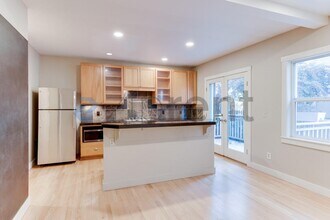 2225 Eastlake Ave E in Seattle, WA - Building Photo - Building Photo