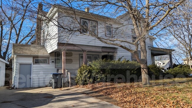 property at 104 Waverly Pl