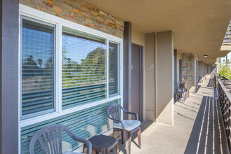 Elan Pacific Lofts in Pacific Beach, CA - Foto de edificio - Building Photo