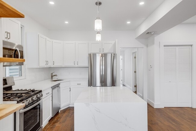196 Bremen St, Unit 2 in Boston, MA - Building Photo - Building Photo