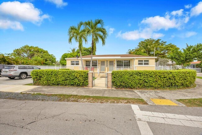 2000 SW 14th Ave in Miami, FL - Foto de edificio - Building Photo