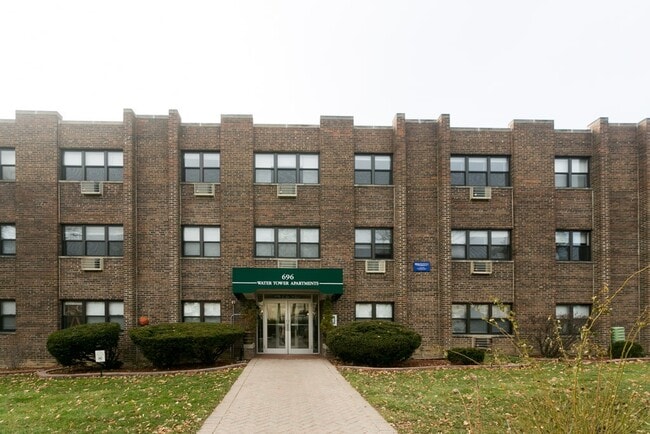 704 Elm Pl, Unit J08P in Highland Park, IL - Building Photo - Building Photo