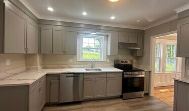 19 Neck Rd in Haverhill, MA - Building Photo - Building Photo
