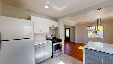 1009 Bryn Mawr Dr NE in Albuquerque, NM - Building Photo - Building Photo