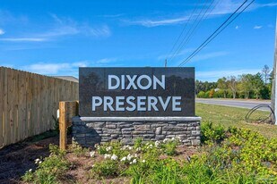 5213 Conservation Cir in Milton, FL - Building Photo